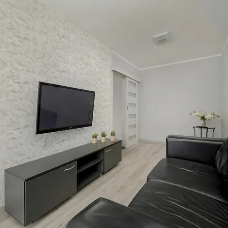 Near The River Balcony And Free Garage By Renters Apartament *