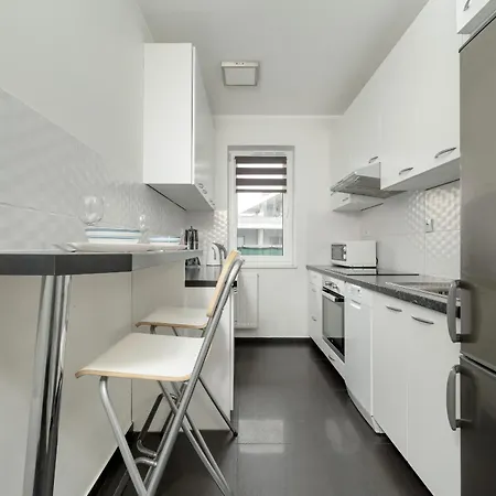 Near The River Balcony And Free Garage By Renters Apartament Wrocław